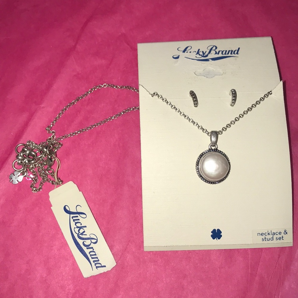 Necklace and earring set
